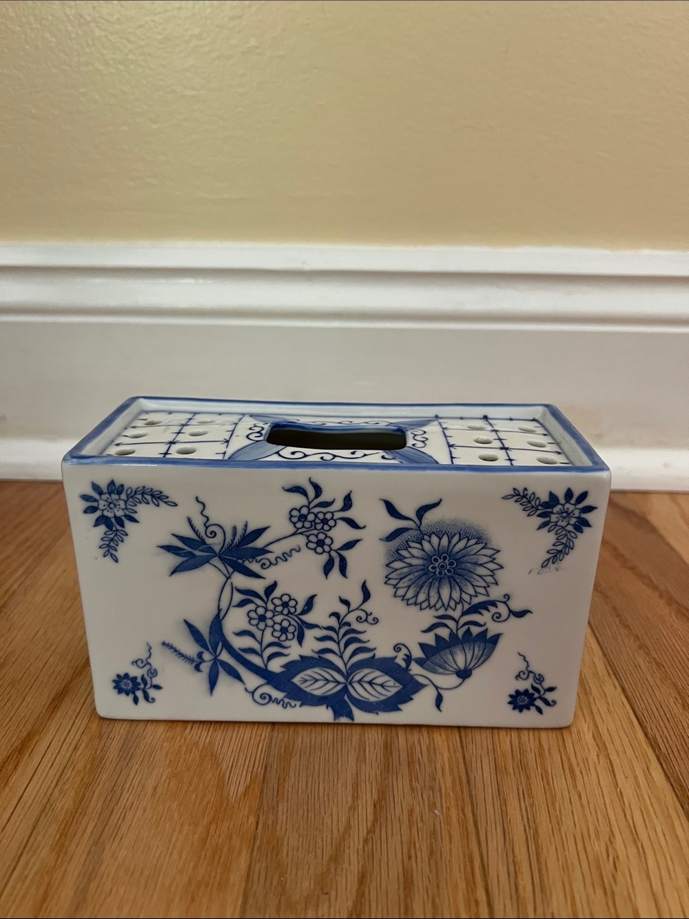 Andrea by Sadek Floral brick frog